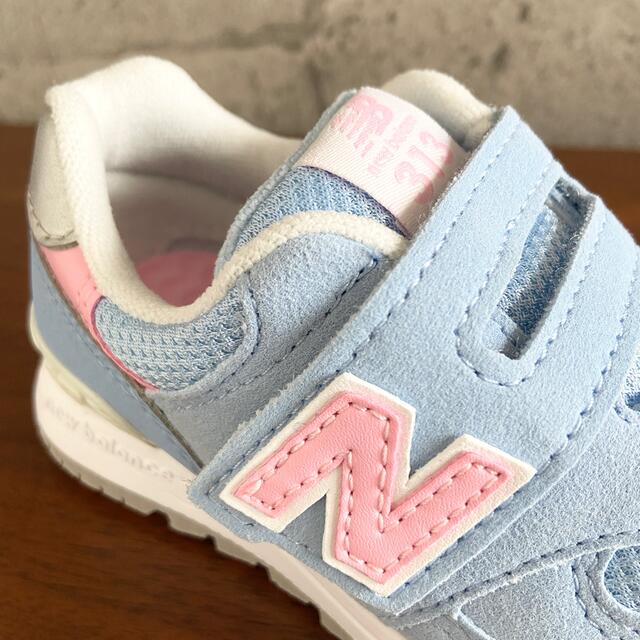 New Balance(ニューバランス)の【新品】14センチ サックス×ピンク ニューバランス スニーカー キッズ キッズ/ベビー/マタニティのベビー靴/シューズ(~14cm)(スニーカー)の商品写真