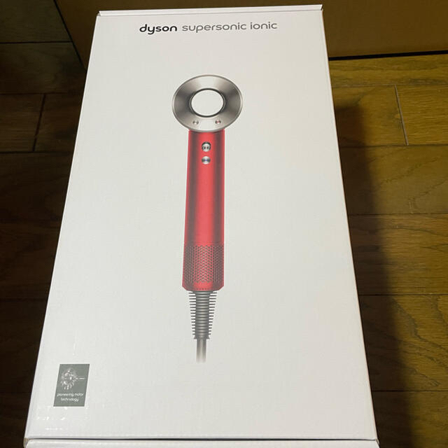 Dyson(ダイソン)の新品未開封　ダイソン　ドライヤー　レッド スマホ/家電/カメラの美容/健康(ドライヤー)の商品写真