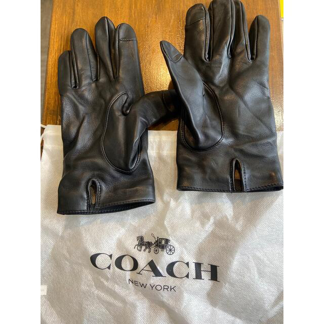 COACH(コーチ)の2/6セール終了　新品 coach 手袋 本物 未使用 極美品 専用袋付き レディースのファッション小物(手袋)の商品写真