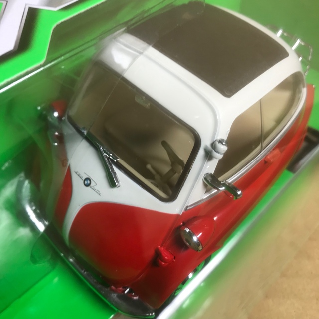 BMW(ビーエムダブリュー)のWELLY 1/18 BMW イセッタ　ミニカー  レッド エンタメ/ホビーのおもちゃ/ぬいぐるみ(ミニカー)の商品写真