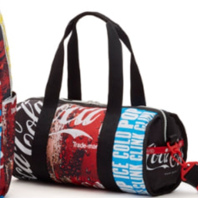 LeSportsac☓コカ・コーラ　コラボバックバッグ