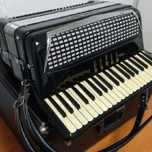 美品イタリア製アコーディオンハードケース付お勧め品 美品イタリア製アコーディオンハードケース付お勧め品