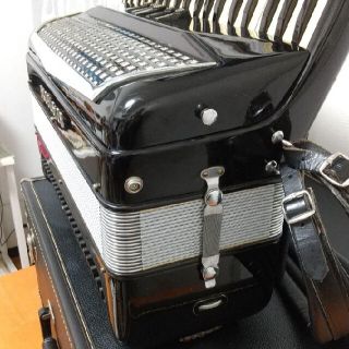 美品イタリア製アコーディオンハードケース付お勧め品の通販 by ま
