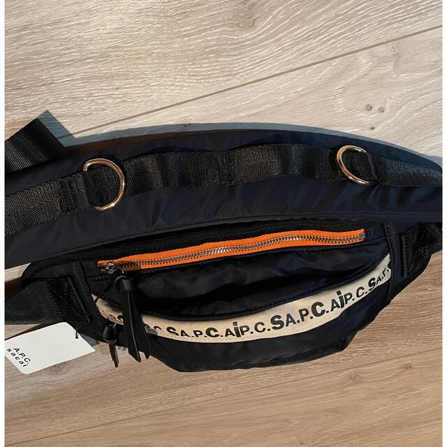 A.P.C(アーペーセー)のAPC sacai ボディバッグ メンズのバッグ(ボディーバッグ)の商品写真