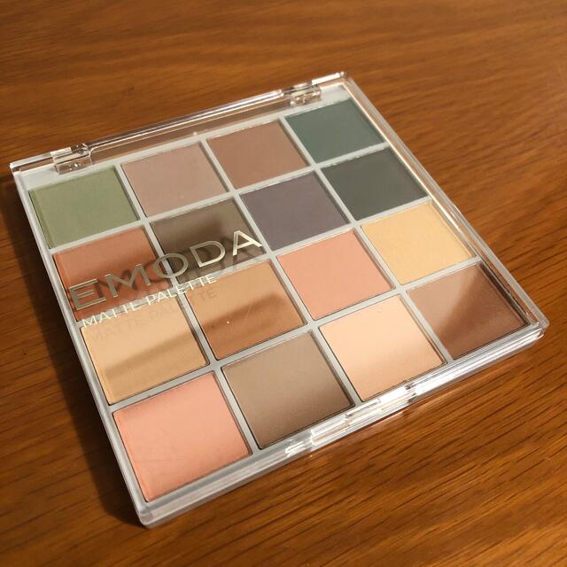 EMODA(エモダ)のEMODA アイシャドウ　16色パレット コスメ/美容のベースメイク/化粧品(アイシャドウ)の商品写真