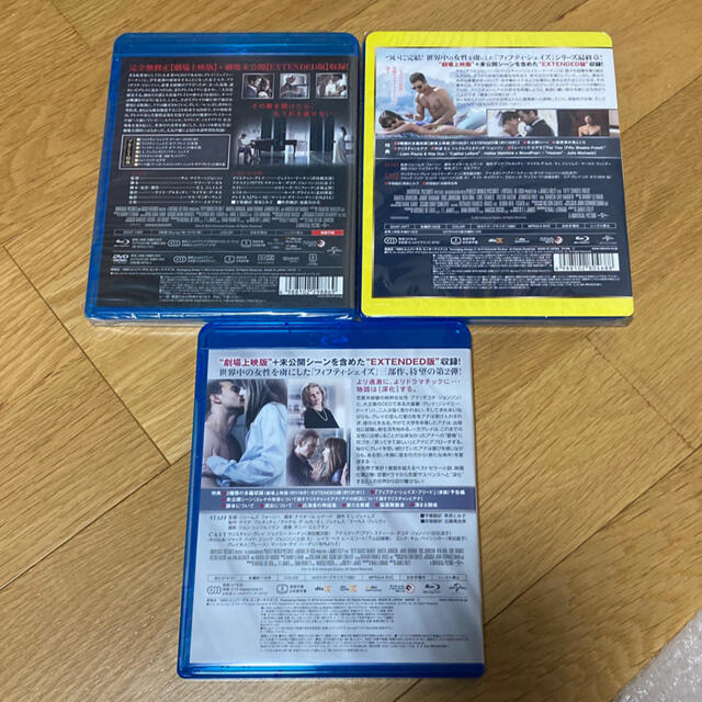 UNIVERSAL ENTERTAINMENT(ユニバーサルエンターテインメント)のフィフティ・シェイズ　Blu-ray3巻セット エンタメ/ホビーのDVD/ブルーレイ(外国映画)の商品写真