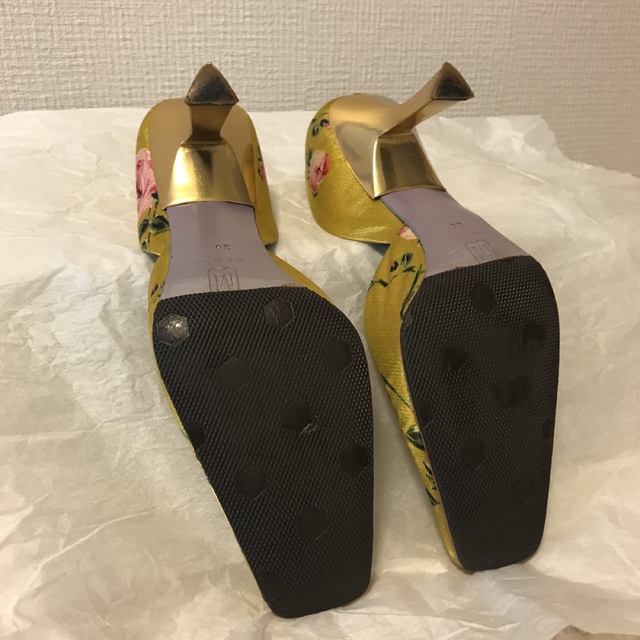 BRUNOMAGLI(ブルーノマリ)のBRUNO MAGLI フラワーパンプス レディースの靴/シューズ(ハイヒール/パンプス)の商品写真
