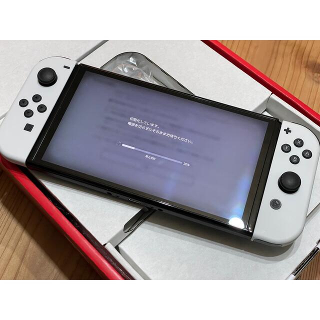 Nintendo Switch(ニンテンドースイッチ)のNintendo Switch   (有機ELモデル） エンタメ/ホビーのゲームソフト/ゲーム機本体(家庭用ゲーム機本体)の商品写真