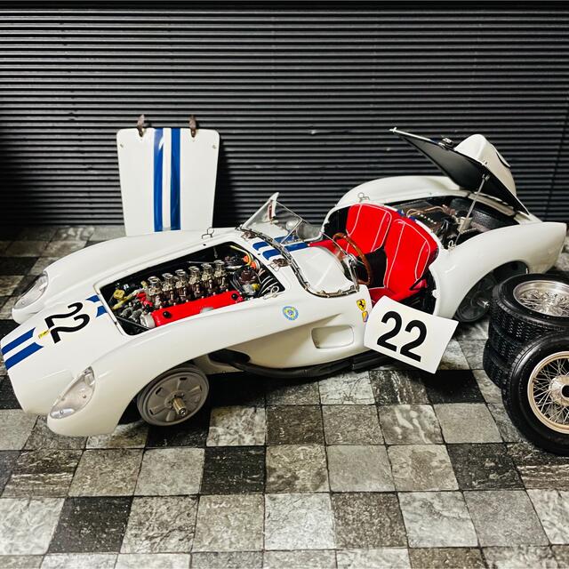 期間限定送料無料 1 18 CMC フェラーリ 250 TR ポンツーンフェンダー