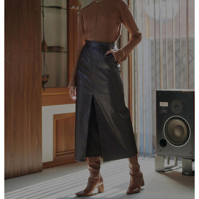 DEEP SLIT FAKE LEATHER SKIRT