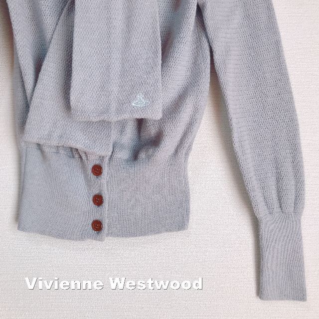 Vivienne Westwood(ヴィヴィアンウエストウッド)の【Vivienne westwood】シルク混 リボン 刺繍ORB カーディガン レディースのトップス(カーディガン)の商品写真