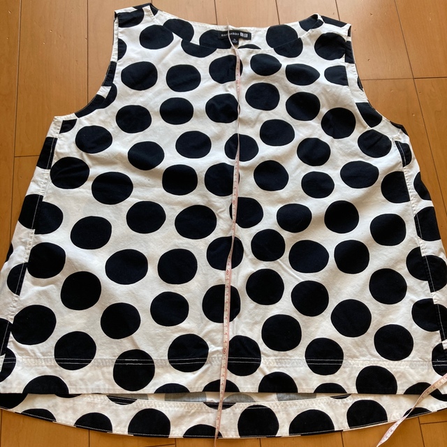 美品 UNIQLO marimekko  ノースリーブ ドット XL レディースのトップス(シャツ/ブラウス(半袖/袖なし))の商品写真
