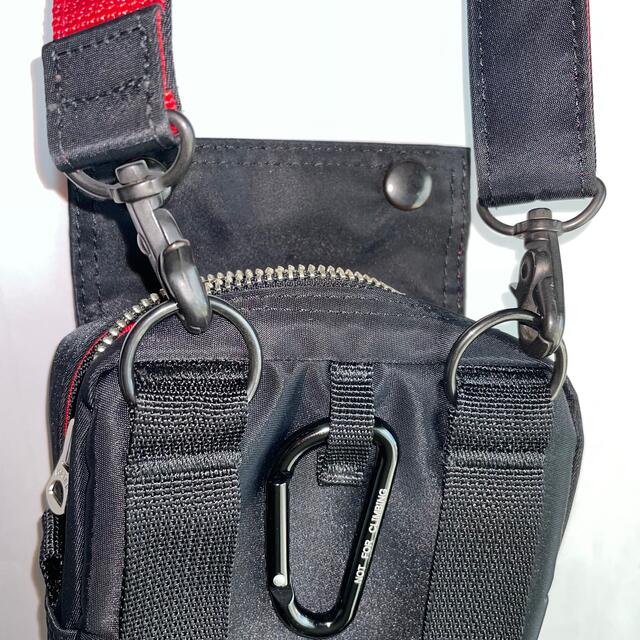 PORTER(ポーター)のポーター　吉田カバン　ミニショルダーバッグ　黒×赤色 メンズのバッグ(ショルダーバッグ)の商品写真