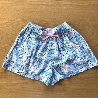 ユニクロ(UNIQLO)のユニクロ　花柄 ショートパンツ キュロット　120 女の子(パンツ/スパッツ)