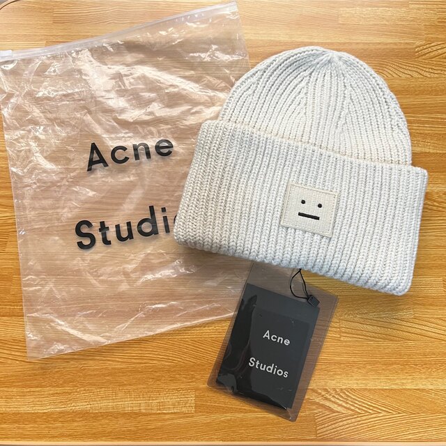 Acne Studios(アクネストゥディオズ)の【大人気】Acne studios アクネストゥディオズ ニット帽 ホワイト レディースの帽子(ニット帽/ビーニー)の商品写真