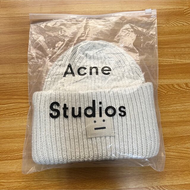 Acne Studios(アクネストゥディオズ)の【大人気】Acne studios アクネストゥディオズ ニット帽 ホワイト レディースの帽子(ニット帽/ビーニー)の商品写真