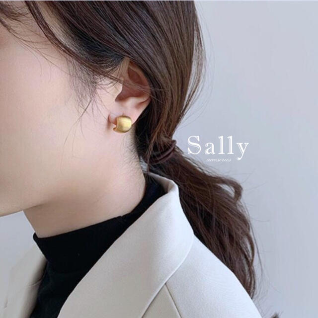 Ameri VINTAGE - sale【アンティークシルバー】ニュアンスカーブピアス