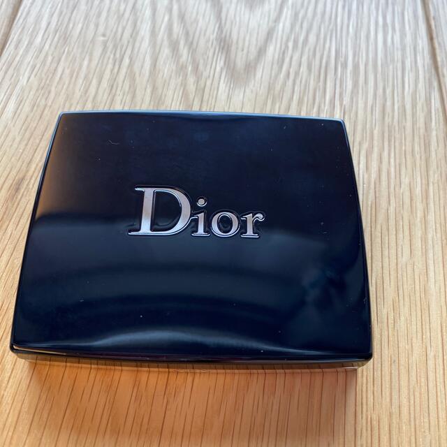 Dior(ディオール)のDior  サンククルール 739 【2021年クリスマス限定】美品 コスメ/美容のベースメイク/化粧品(アイシャドウ)の商品写真