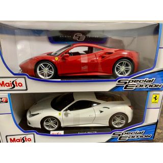 フェラーリ(Ferrari)のMaisto/マイスト 1:18 フェラーリ 488 GTB 赤&白 セット(ミニカー)