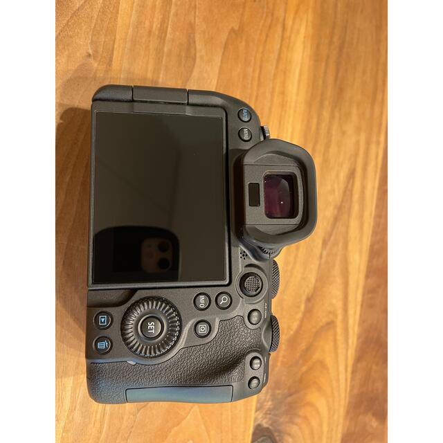 Canon(キヤノン)のEOSR6 + CR-EF-EOS R + 予備バッテリー +  64GBSD スマホ/家電/カメラのカメラ(ミラーレス一眼)の商品写真