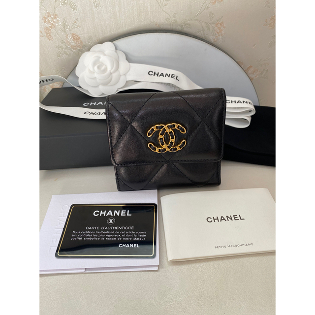 超目玉枠】 CHANEL - 極美品✨！シャネル三つ折り財布 財布 - zoopalic.com