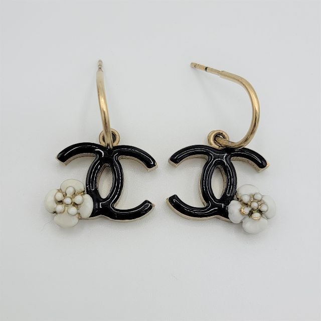CHANEL - 確実正規品 シャネル ピアス 花 消毒済みの通販 by きなこ