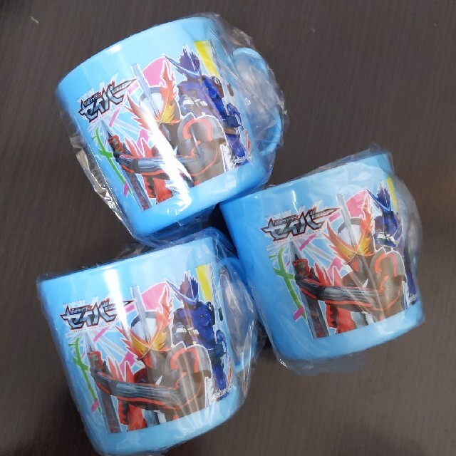 仮面ライダー セイバー コップ キッズ/ベビー/マタニティの授乳/お食事用品(マグカップ)の商品写真