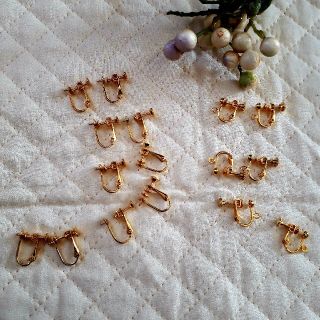 ハンドメイドパーツ☆イヤリングパーツ　ゴールド　8セット(各種パーツ)