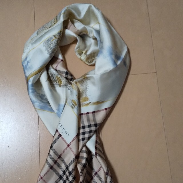 BURBERRY(バーバリー)のsakura様専用ページ☆BURBERRY シルク大判スカーフ レディースのファッション小物(バンダナ/スカーフ)の商品写真
