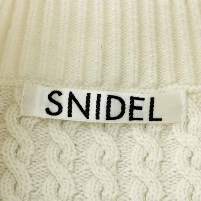 SNIDEL(スナイデル)のスナイデル 20AW シャツセットオーバーニットベスト 長袖 F 白 アイボリー レディースのトップス(シャツ/ブラウス(長袖/七分))の商品写真