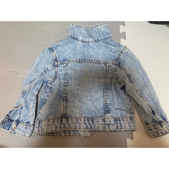 H&M(エイチアンドエム)のデニムジャケット 80㎝ キッズ/ベビー/マタニティのベビー服(~85cm)(ジャケット/コート)の商品写真