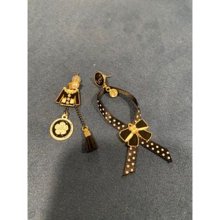 可愛いピアス　カメリア　パール　モチーフ(ピアス)