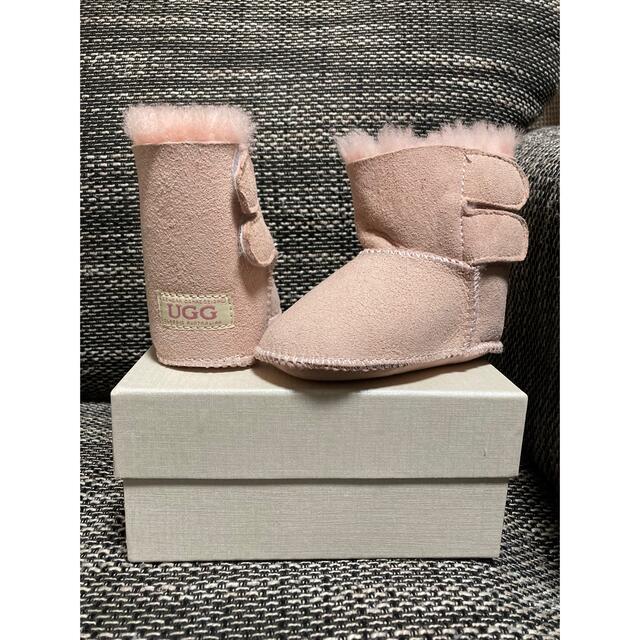 UGG(アグ)の【最終値下げ★UGG ベビーブーツ　ムートン　M ピンク】 キッズ/ベビー/マタニティのベビー靴/シューズ(~14cm)(ブーツ)の商品写真