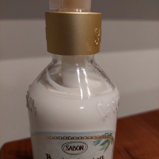 SABON(サボン)のSABON　ボディローション　ホワイトティー コスメ/美容のボディケア(ボディローション/ミルク)の商品写真