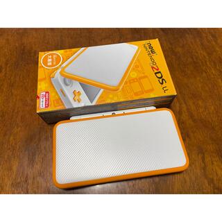 ニンテンドウ(任天堂)のNewニンテンドー2DS LL (ホワイト×オレンジ)(携帯用ゲーム機本体)
