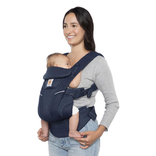 Ergobaby(エルゴベビー)の【新品未使用】エルゴベビー オムニ ブリーズ Breeze ミッドナイトブルー キッズ/ベビー/マタニティの外出/移動用品(抱っこひも/おんぶひも)の商品写真