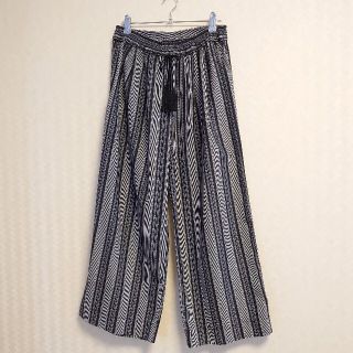 センスオブプレイスバイアーバンリサーチ(SENSE OF PLACE by URBAN RESEARCH)の美品♡タックワイドパンツ 　ストライプ　モード　アーバンリサーチ　ZARA ザラ(カジュアルパンツ)