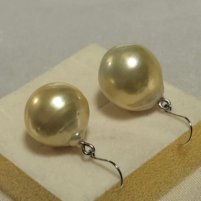 K14WG 天然南洋白蝶ゴールデン真珠 ピアス 13.83/13.24mm