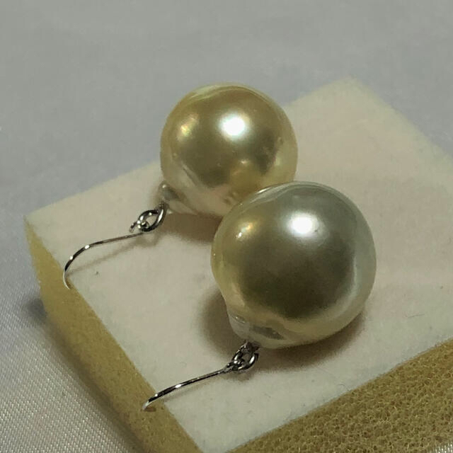 K14WG 天然南洋白蝶ゴールデン真珠 ピアス 13.83/13.24mm