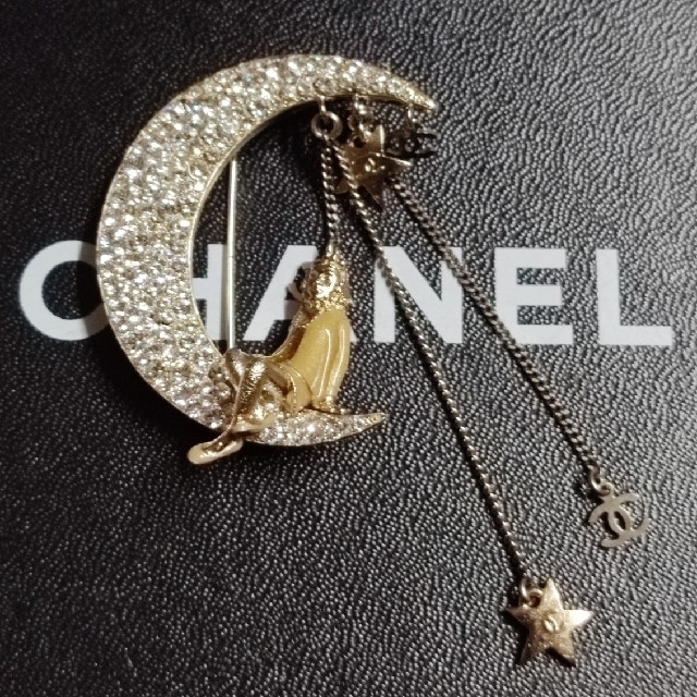 CHANEL　ブローチ　ココ・シャネル　ムーン　ラインストーン