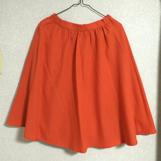 ダブルクローゼット(w closet)のオレンジスカート(ひざ丈スカート)