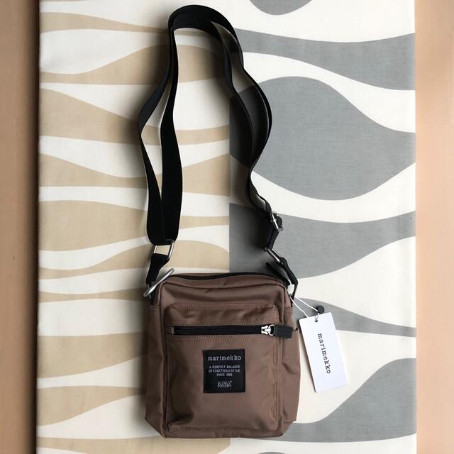 新品 marimekko CASH&CARRY ショルダーバッグ ビーバーファー