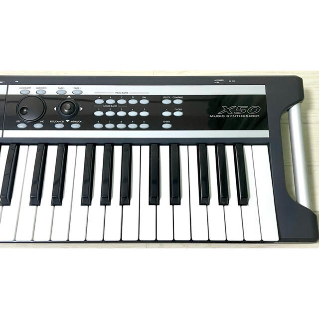 43％割引ホワイト系品質一番の KORG X50 キーボード シンセサイザー ACアダプター、ソフトケース付き 鍵盤楽器  楽器/器材ホワイト系-ZACCHERAHOTELS.COM