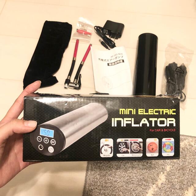 電動空気入れ【懐中電灯つき】mini electric inflator スポーツ/アウトドアの自転車(工具/メンテナンス)の商品写真