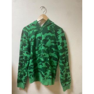 アベイシングエイプ(A BATHING APE)のAPE VAPE 緑 迷彩 パーカー タグ無し(パーカー)