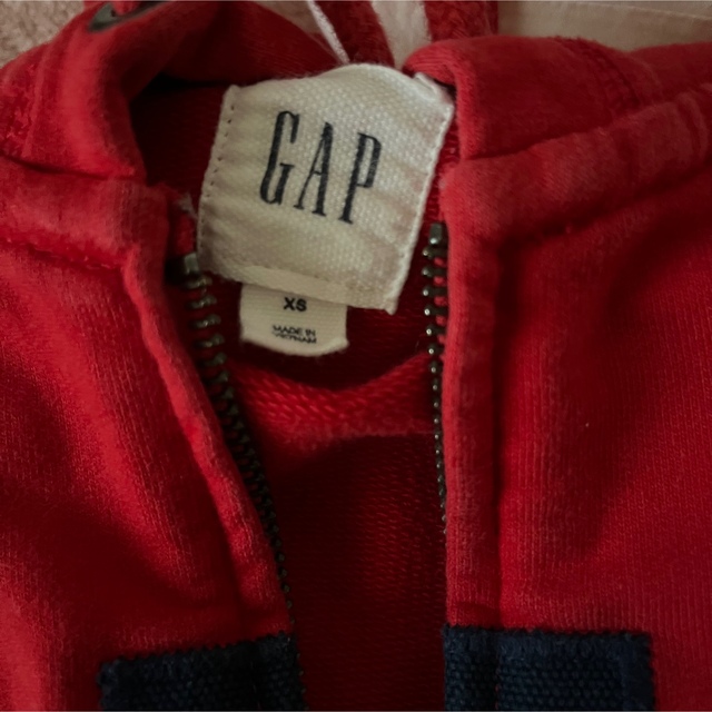 GAP(ギャップ)のGAP パーカー　赤 レディースのトップス(パーカー)の商品写真