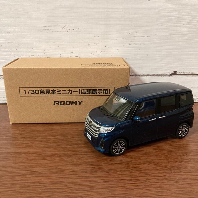 TOYOTA ROOMY 30/1 ミニカー レーザーブルークリスタルシャイン