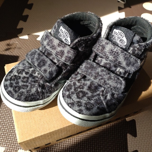 VANS(ヴァンズ)のヒョウ柄スニーカー キッズ/ベビー/マタニティのキッズ靴/シューズ(15cm~)(スニーカー)の商品写真