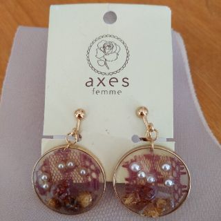 アクシーズファム(axes femme)のaxes femme　パープル、小さなパールや小花が可愛いイヤリング(ピアス)