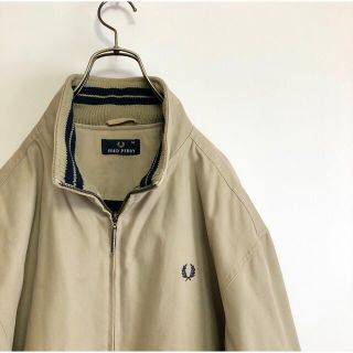 フレッドペリー(FRED PERRY)の古着　フレッドペリー　中綿ジャケット　Ｍ　裏地キルトロゴ　フルジップ(ブルゾン)